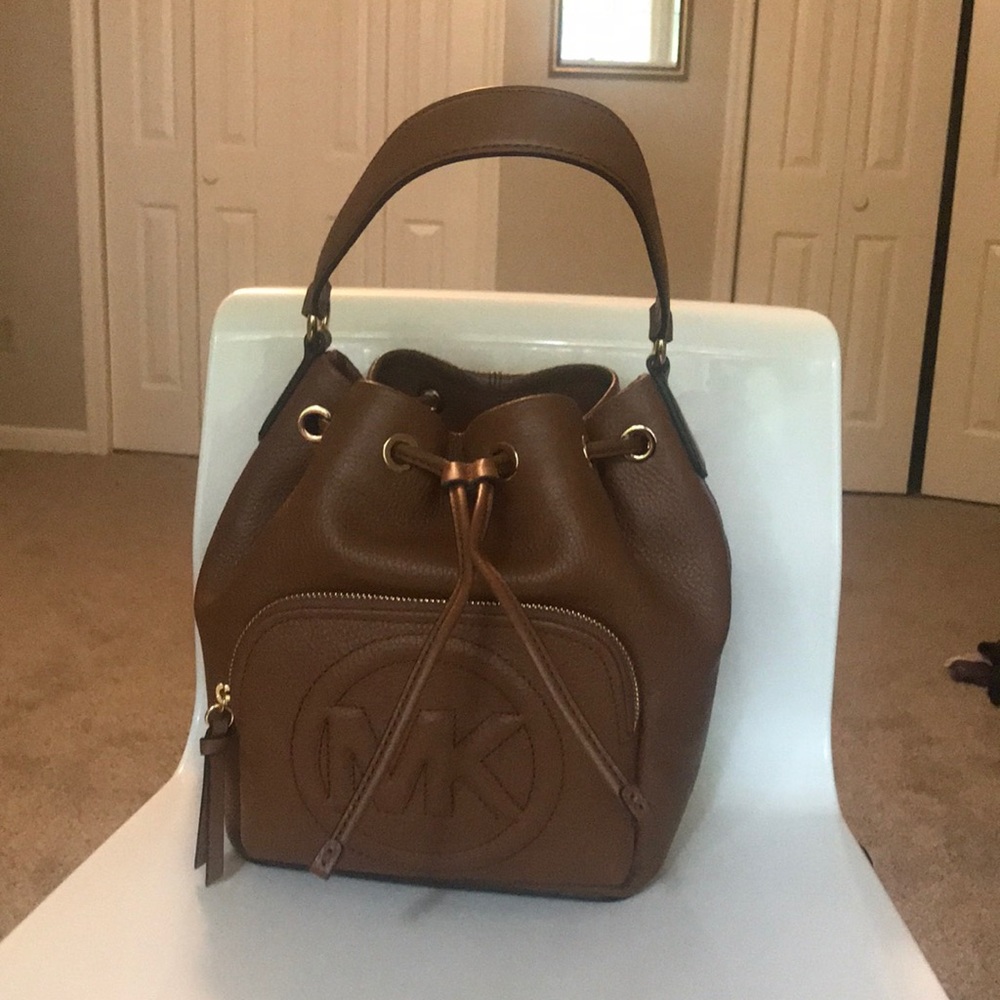 Michael Kors Bucket Bag NWT